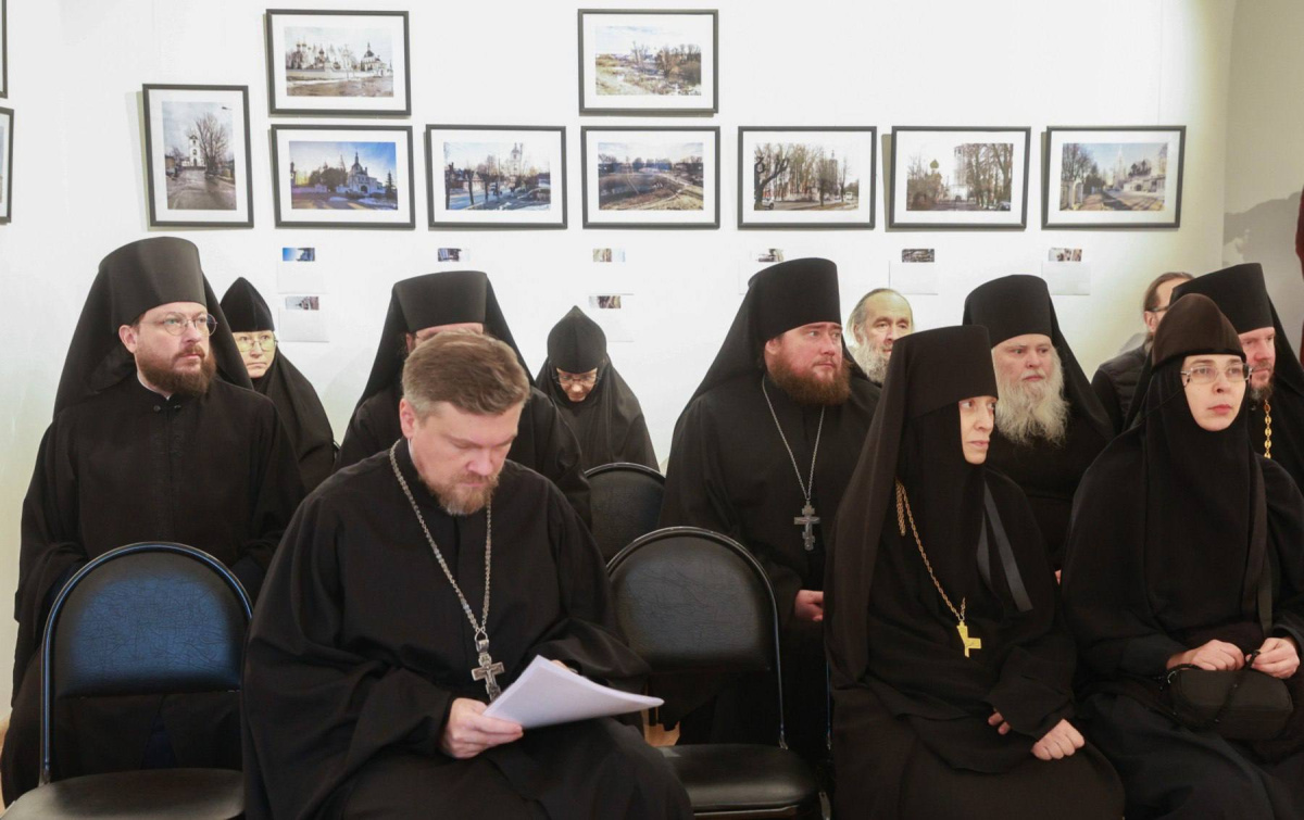 В Даниловом монастыре Переславля-Залесского прошел круглый стол «Монастырское обучение для послушников и монахов» В Даниловом монастыре Переславля-Залесского прошел круглый стол «Монастырское обучение для послушников и монахов»